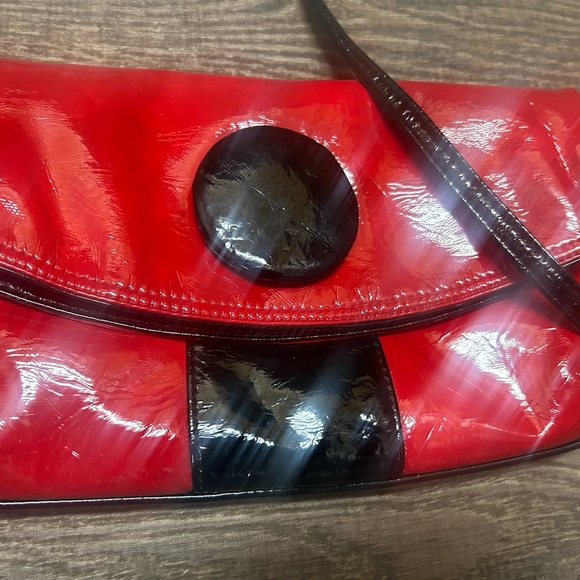 Baci used once for wedding patent Vegan leather Red and Black Shoulder Bag - Picture 4 of 13